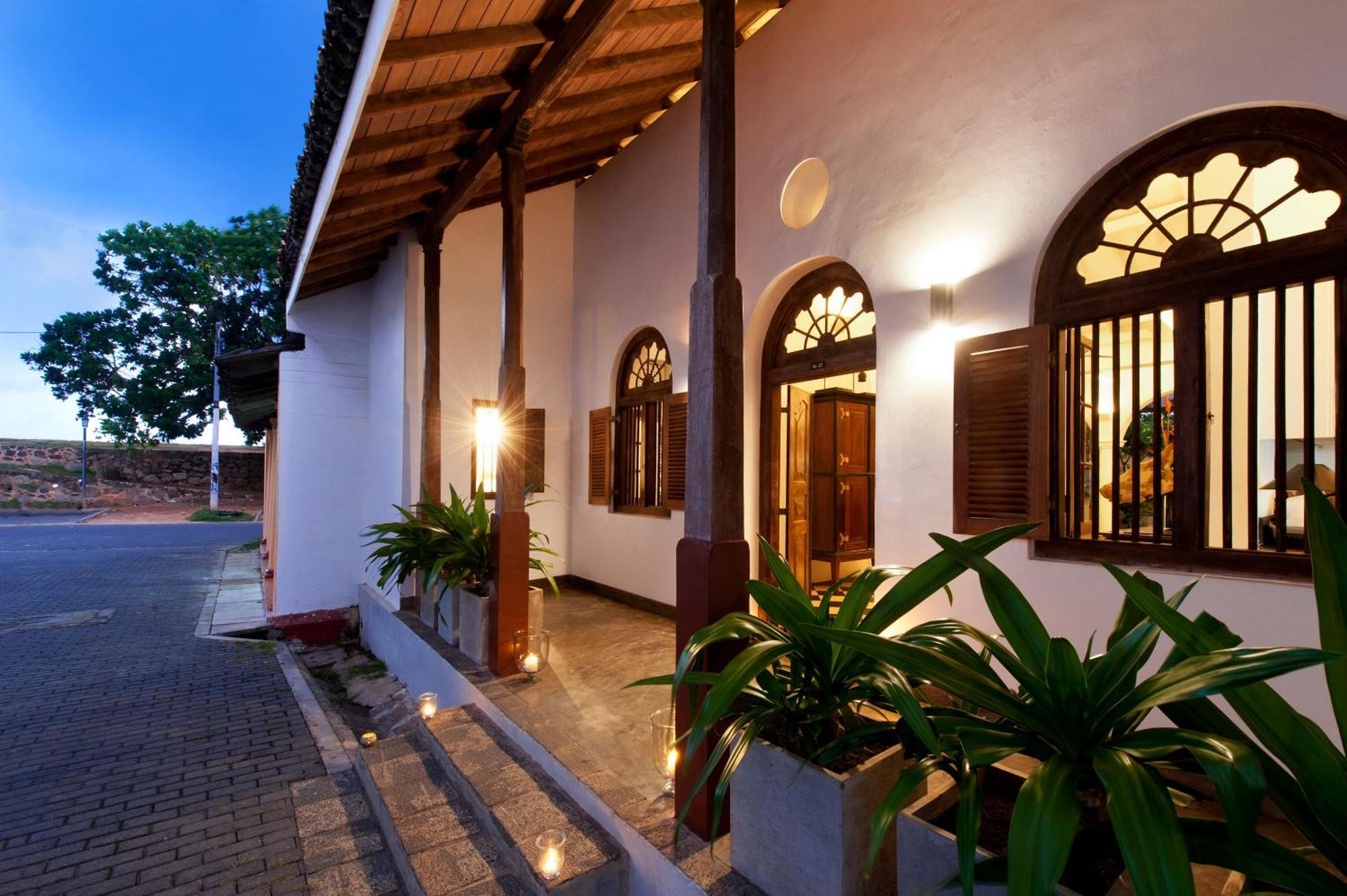 A 03 Bedroom Villa In Galle Fort With Roof Terrace & Pool Екстериор снимка