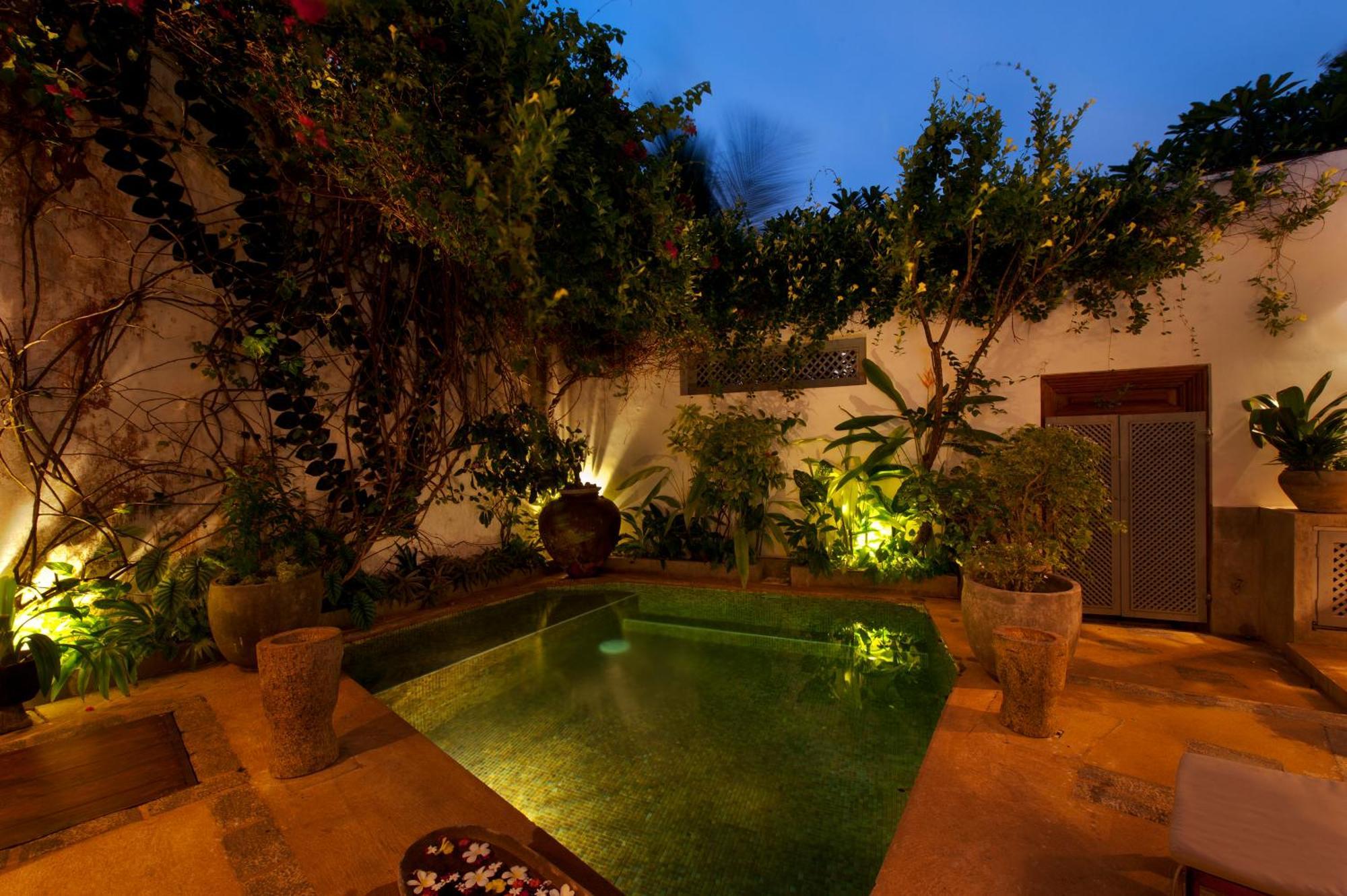 A 03 Bedroom Villa In Galle Fort With Roof Terrace & Pool Екстериор снимка