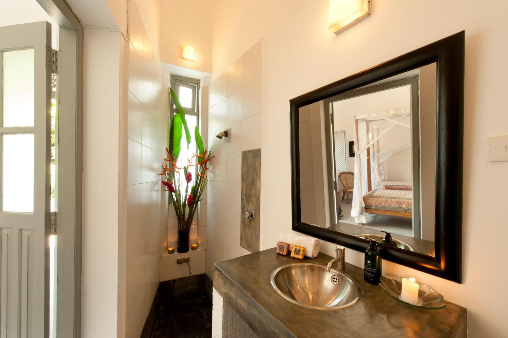 A 03 Bedroom Villa In Galle Fort With Roof Terrace & Pool Екстериор снимка