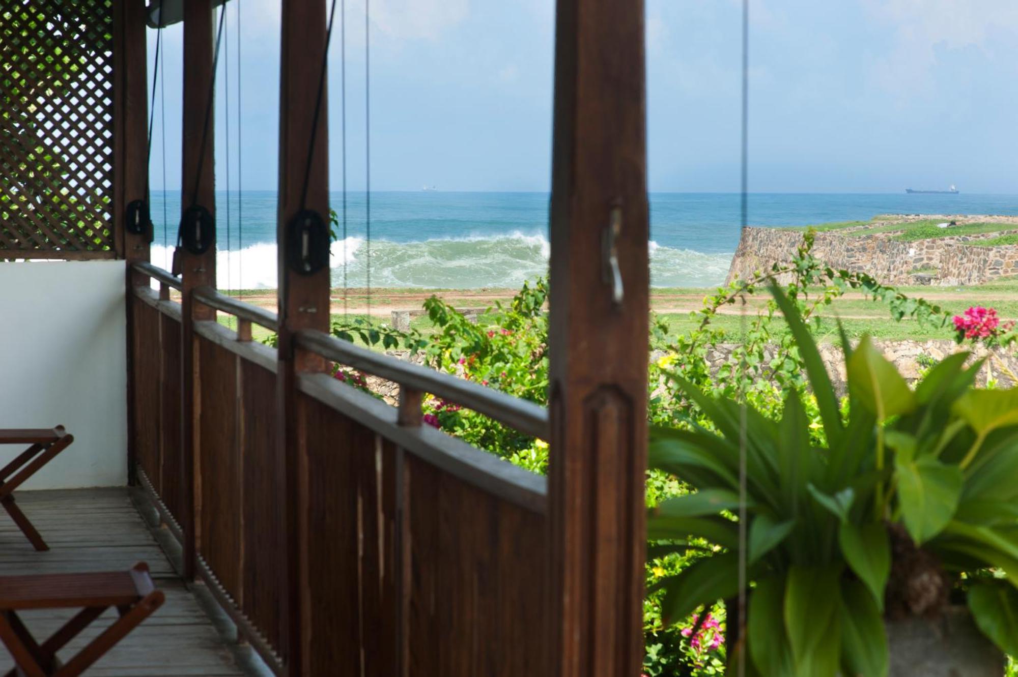A 03 Bedroom Villa In Galle Fort With Roof Terrace & Pool Екстериор снимка